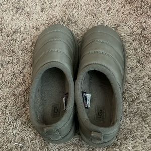 Olive waterproof Ugg Tasman